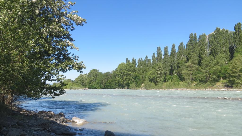 Hotel Camping La Tour Embrun Zewnętrze zdjęcie